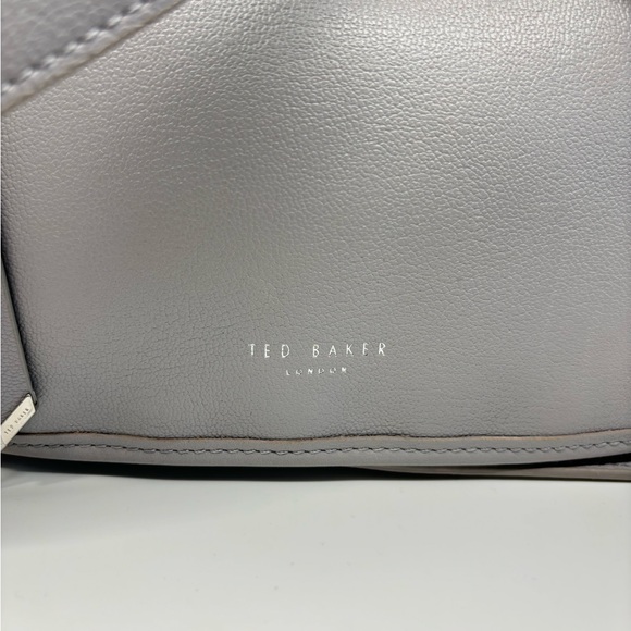 HEATHERR CURVED LEATHER CROSSBODY BAGโ๏ธ - Picture 5 of 16